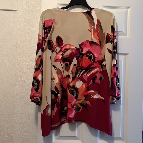 JM Collection Floral and Flirty Top - Picture 6 of 8